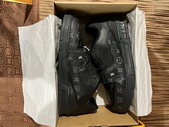 Louie Vuitton trainers black