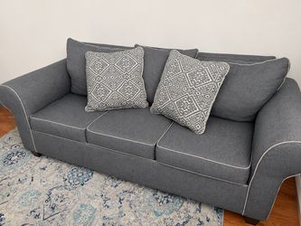 Bob’s 2 and 3 seater Grey Couch