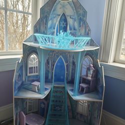 Elsa KidKraft Wooden Dollhouse