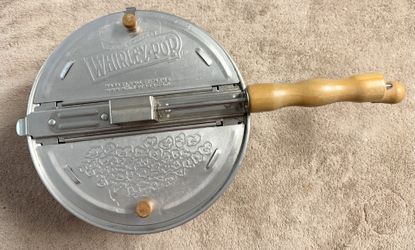 Whirley Pop Vintage Red 6-quart Aluminum Stovetop Popcorn Popper
