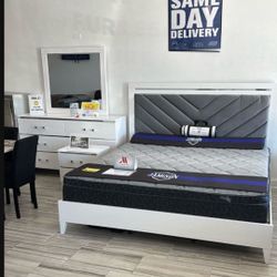 *Manager's Special!!!*---Charming Colby Platform King Bed/Dresser Sets---Only $499!!!---Nightstands $99🫡