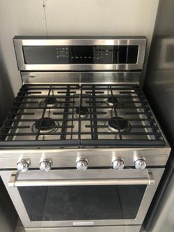 Kitchen Ain refrigerator 30"w and stove 30"w used great condition 1400