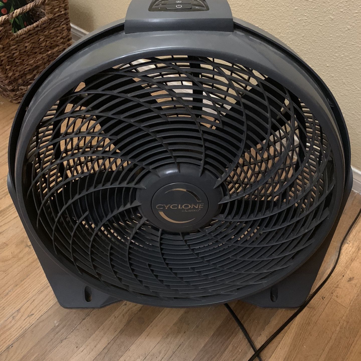 Lasko Cyclone 4 Speed Fan (Black) for Sale in Anaheim, CA - OfferUp