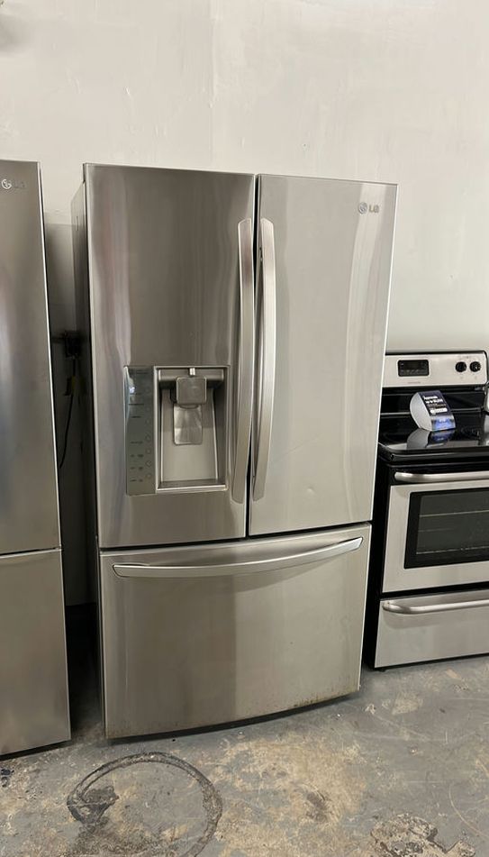 LG French Door Fridge w/ Ice & Water Dispenser
