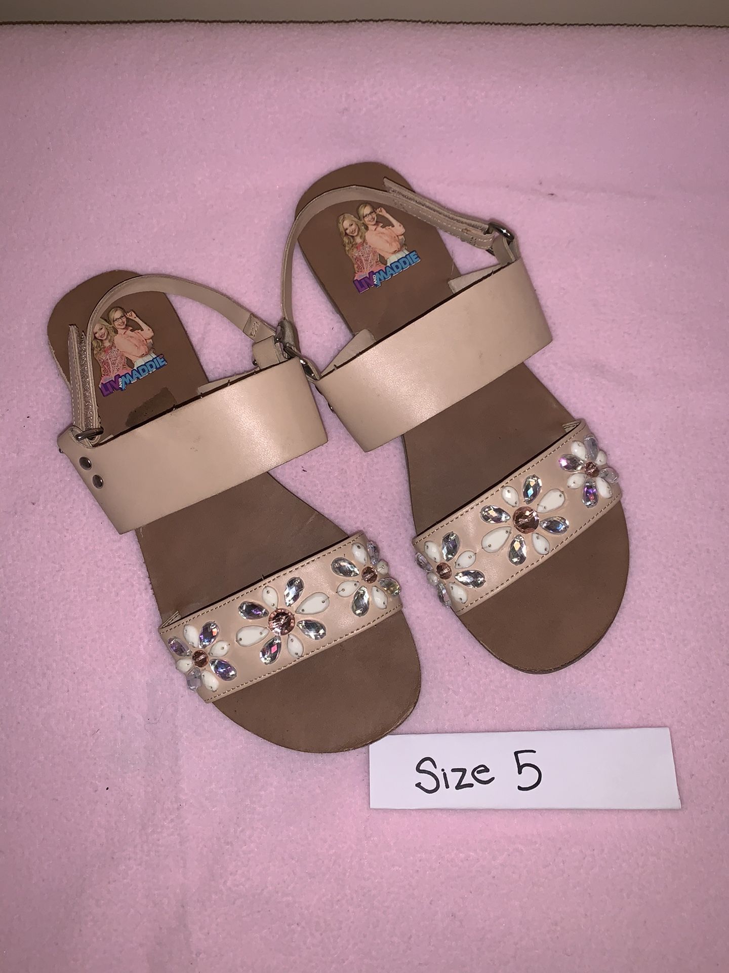 Girls Sandler’s $4