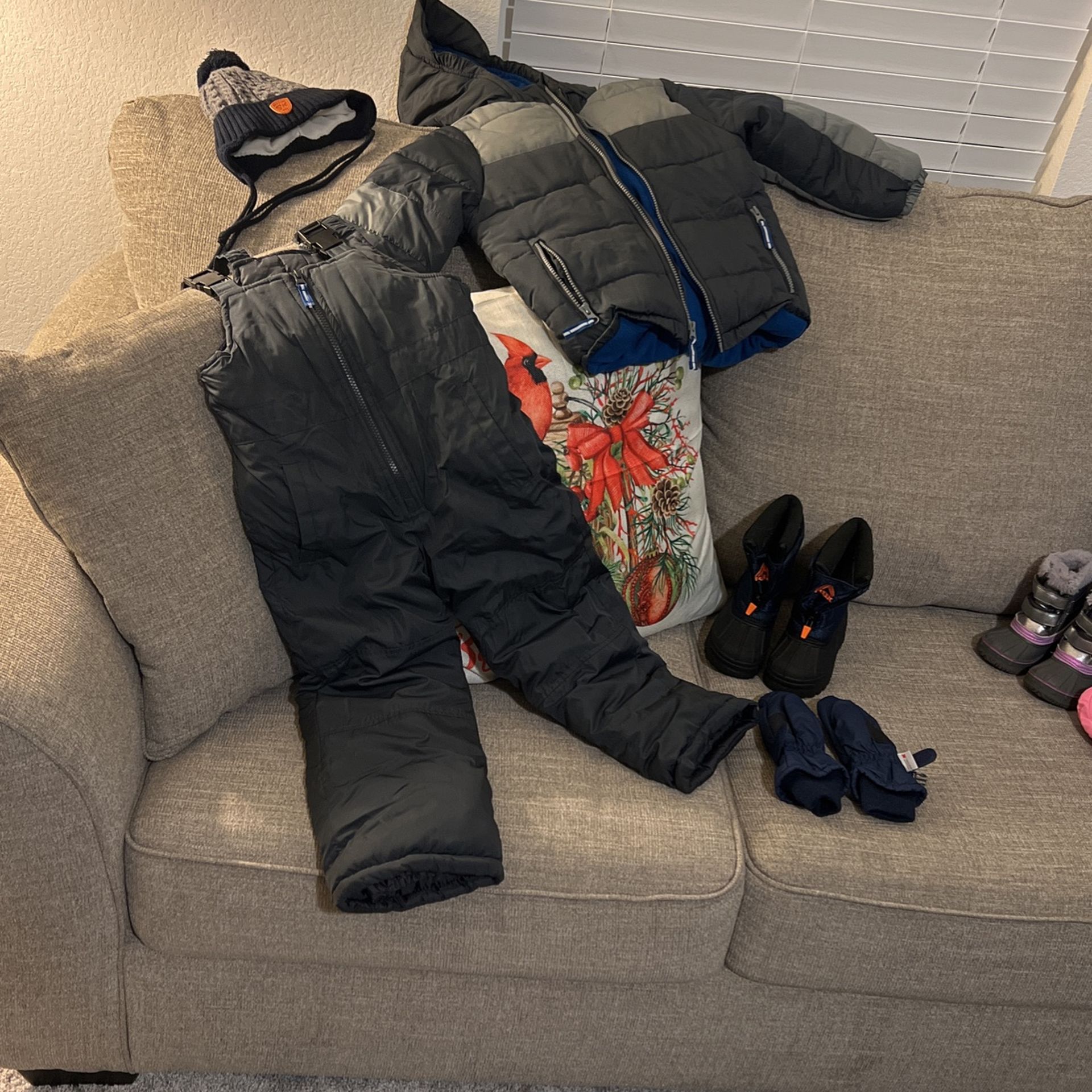 Boys Winter Gear!  M 5/6T (worn Once)