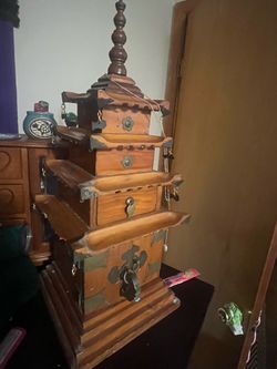 Vintage Japanese pagoda shaped jewelry box