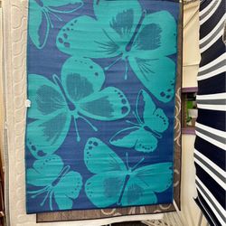 5' x 7' Blue Butterfly Reversible Outdoor Rug