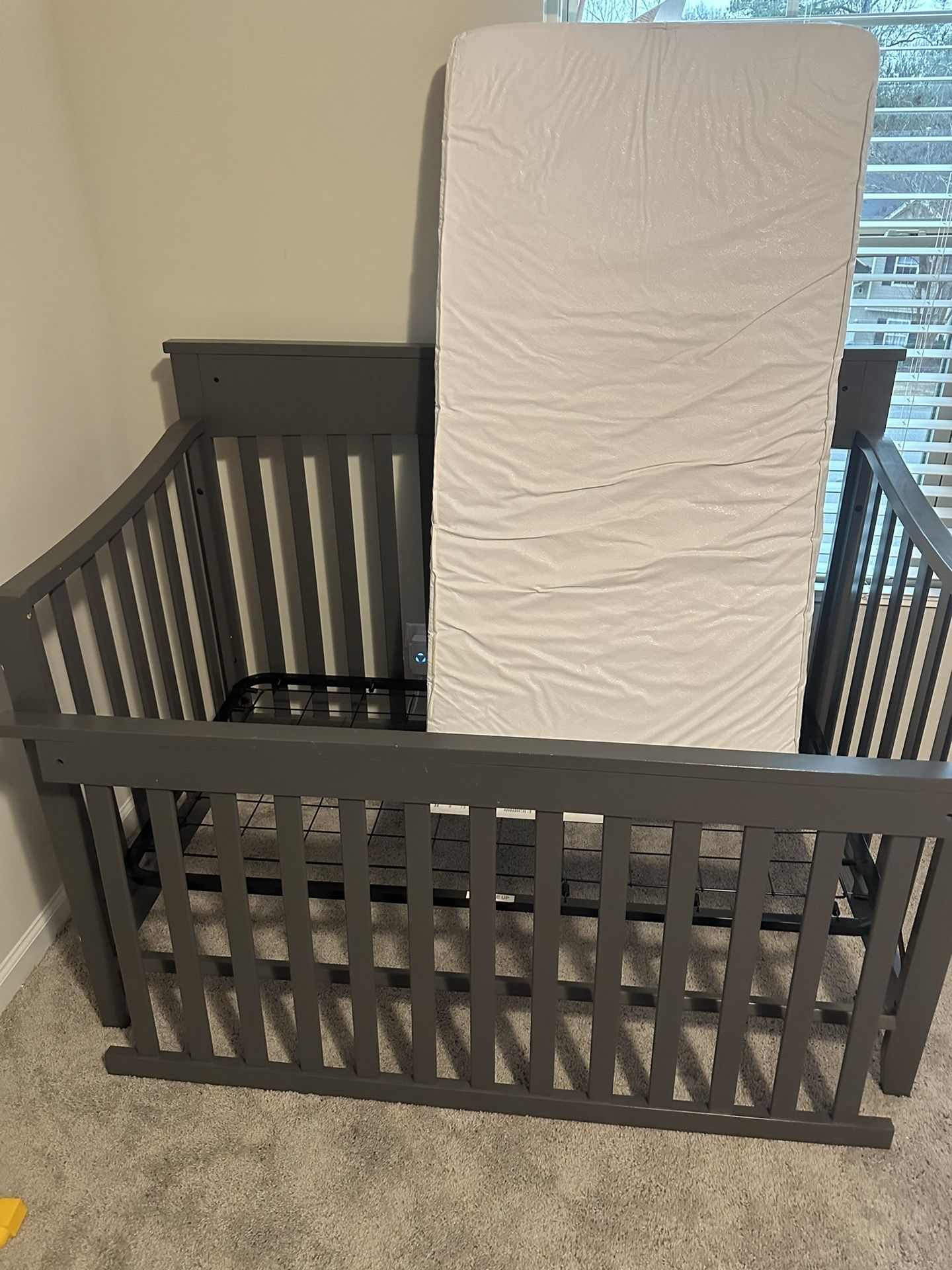 Crib And Changing Table With Drawers 