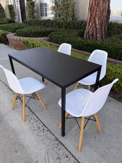 Dining table and 4 dining chairs dining set