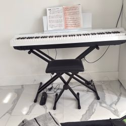  Piano Yamaha