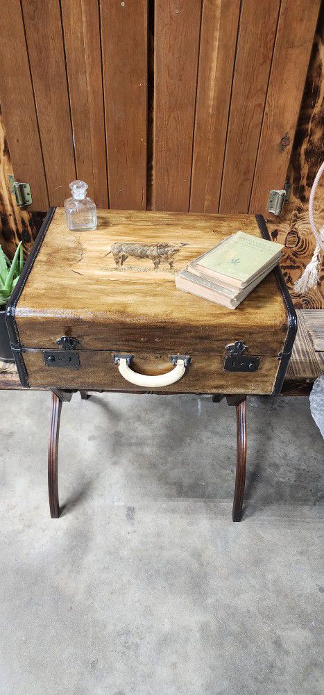 Vintage Suitcase/stand