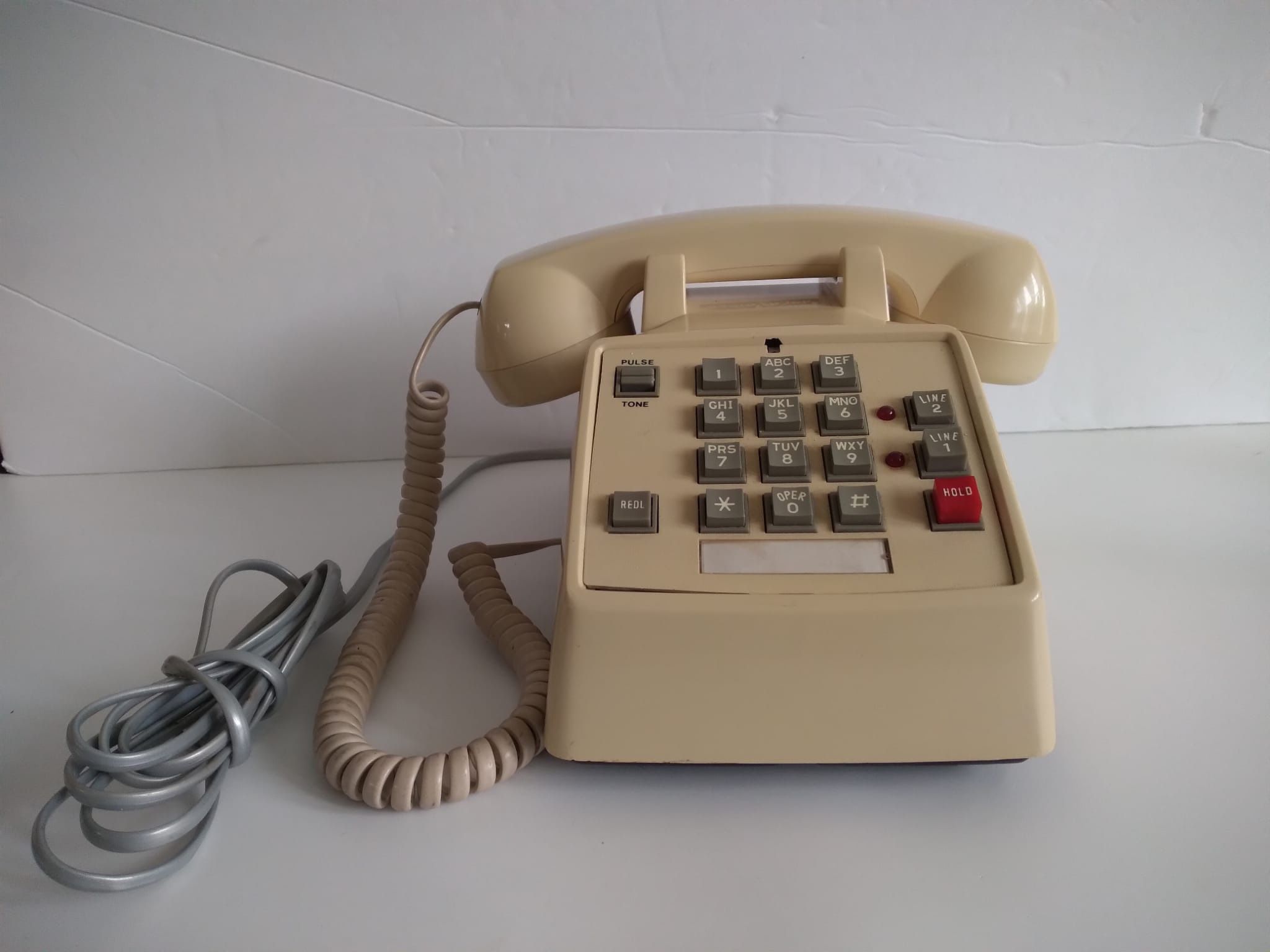 Vintage Radio Shack Touch Tone Pulse Push Button Keypad Desk Phone Beige 43-373D