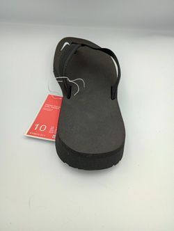 Woman's Celso Nike Flops 