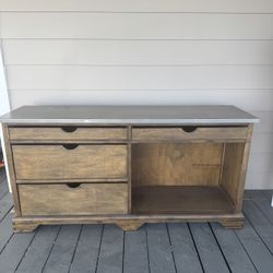 Media stand / Dresser