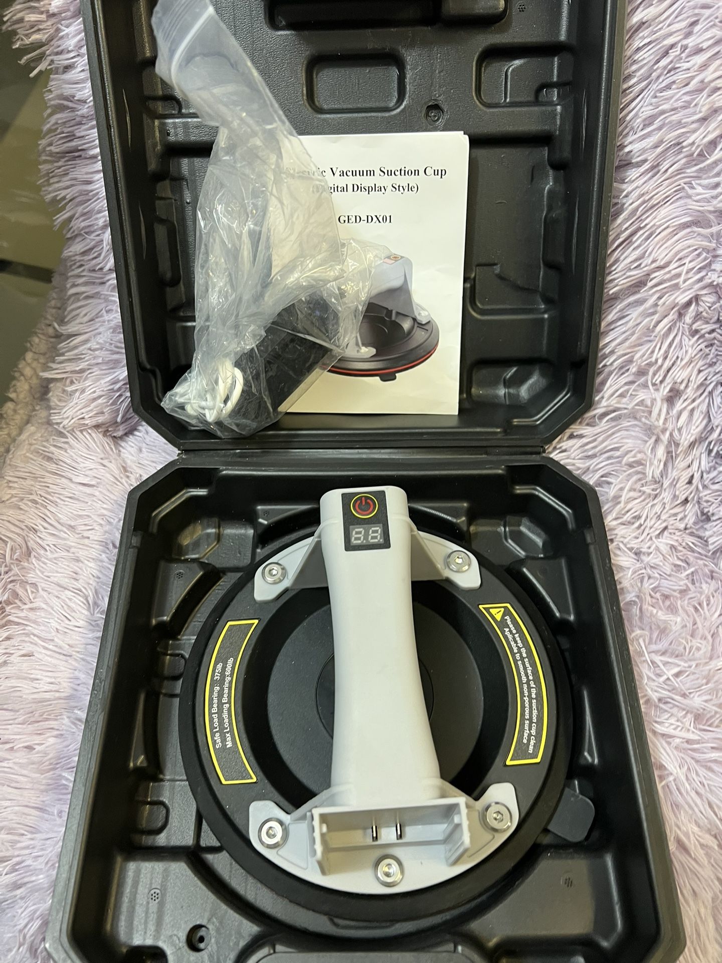 Vacuum suction cup