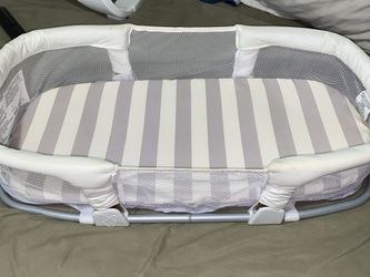 Baby bed bassinet used. But is good just need to be wash