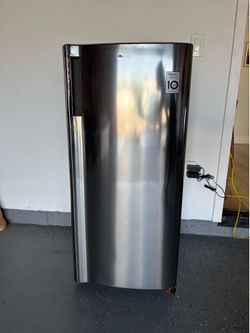 LG 6 cu. ft. Single Door Refrigerator
