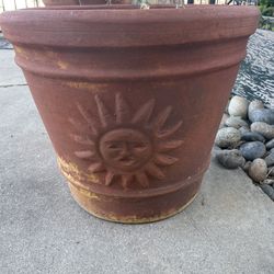 Ceramic pot with sun design