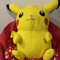 GIANT PIKACHU 