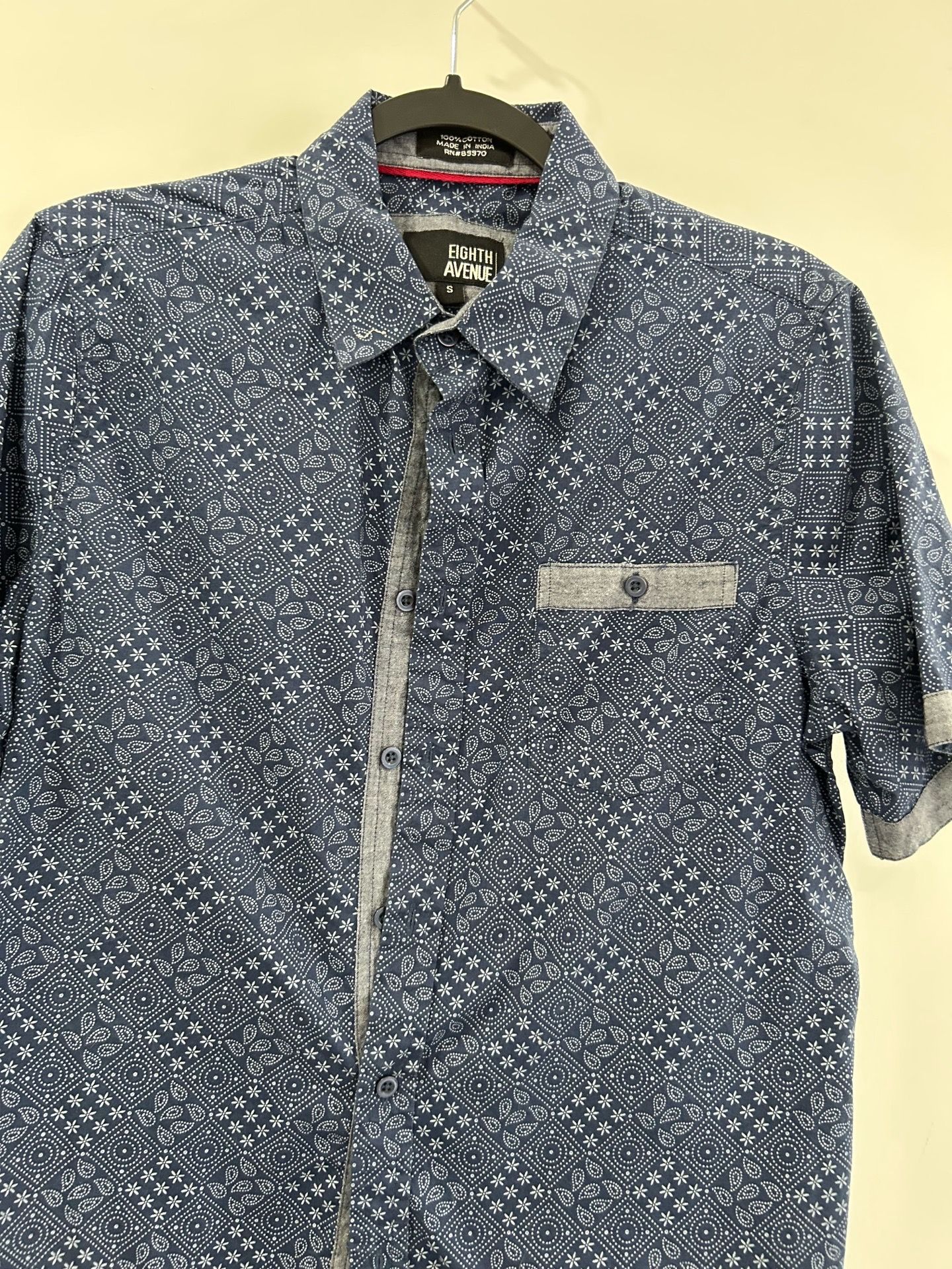  Men Button-up shirt