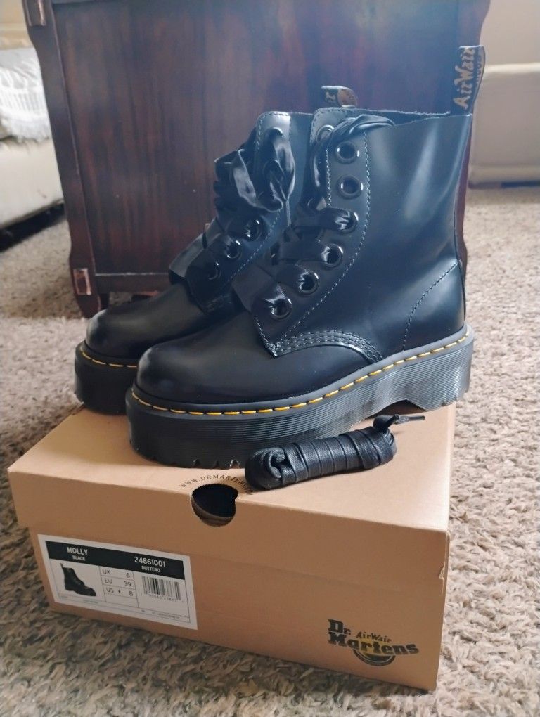 Dr. Marten Molly Black W8