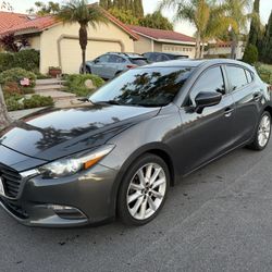 2017 Mazda 3 Touring Hatchback