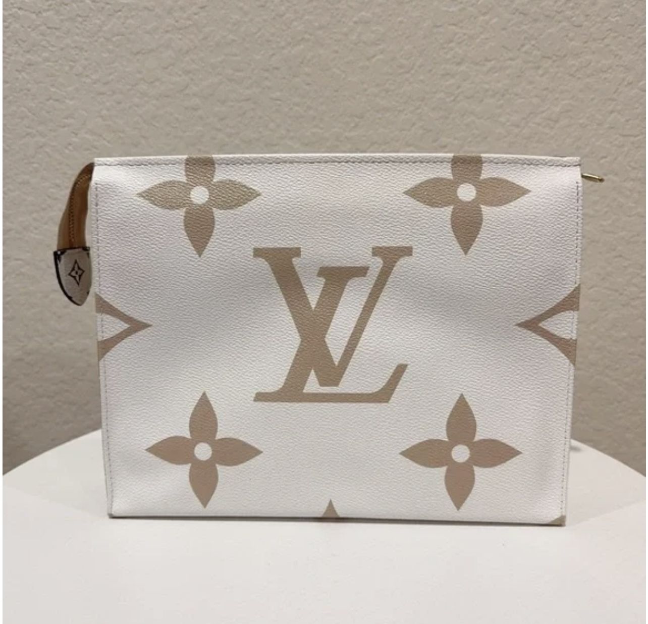 Louis Vuitton Pre-Owned Toiletry Pouch 26 Monogram Giant Khaki Green White Authentication included