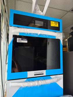 NEW !! FRIGIDAIRE 24" WHITE COMPACT GAS SINGLE WALL OVEN / WE FINANCE