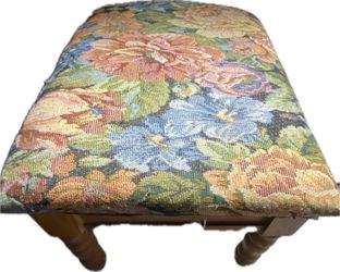 Vtg floral tapestry foot bench foot stool with small pop up storage