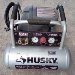 HUSKY  4GAL  AIR COMPRESSOR 