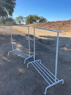 Adjustable clothing racks