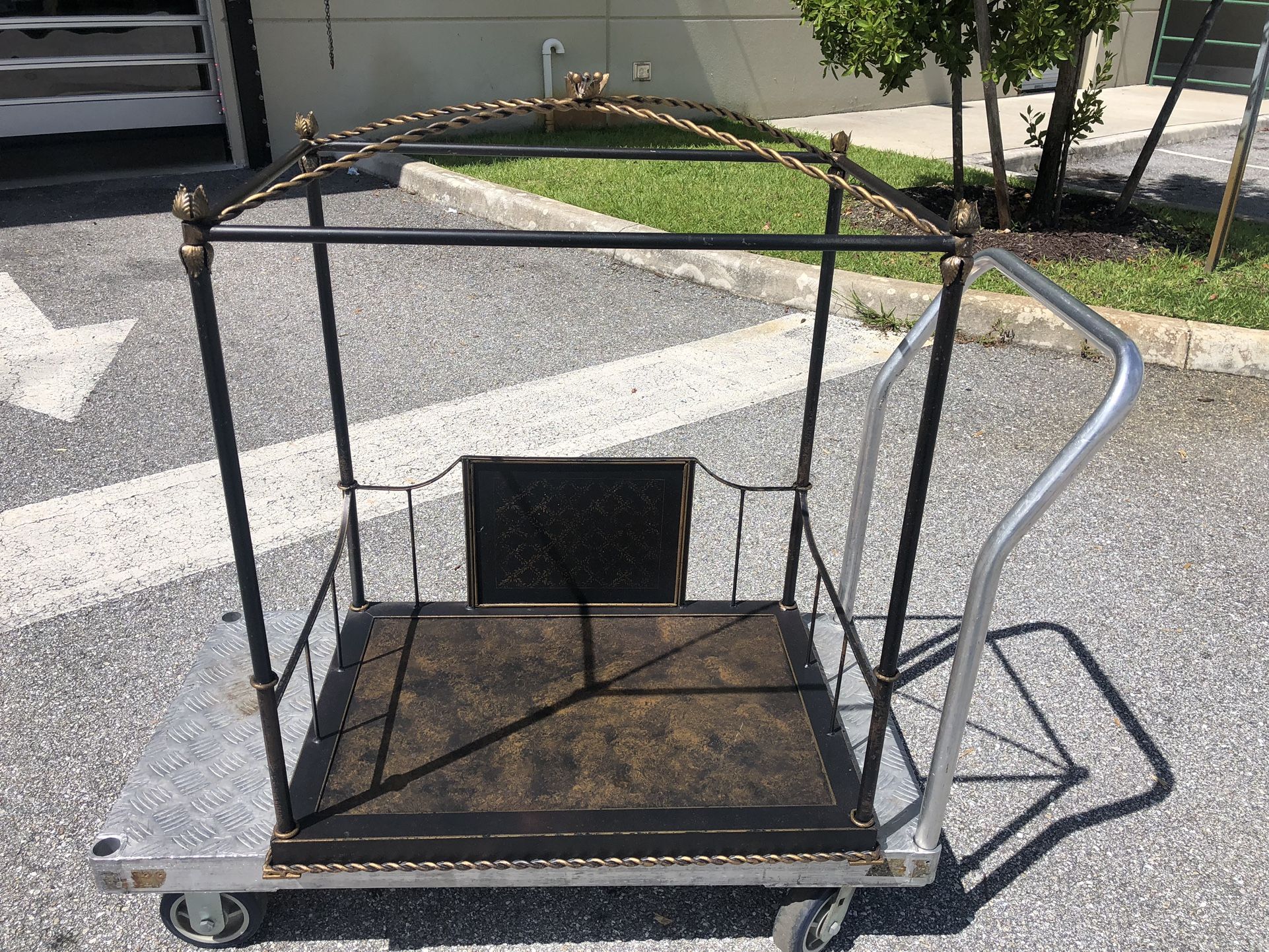 High-End Braided Metal Canopy Dog Bed - Black & Gold