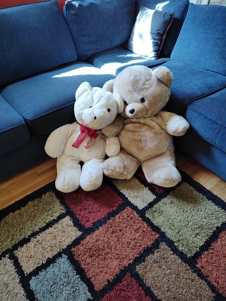 2 Giant Teddy Bears