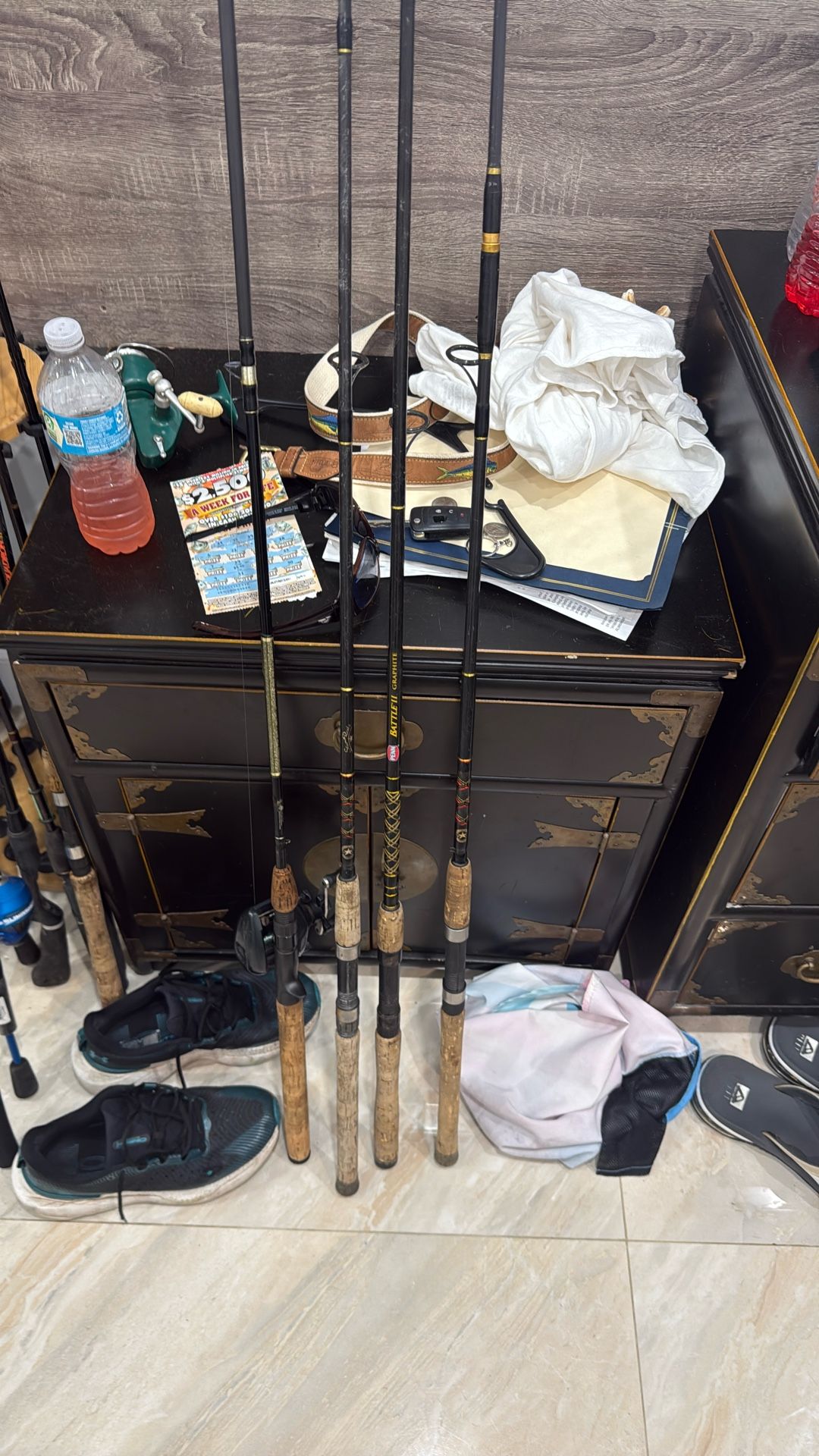 4 Fishing Rods 1 Reel