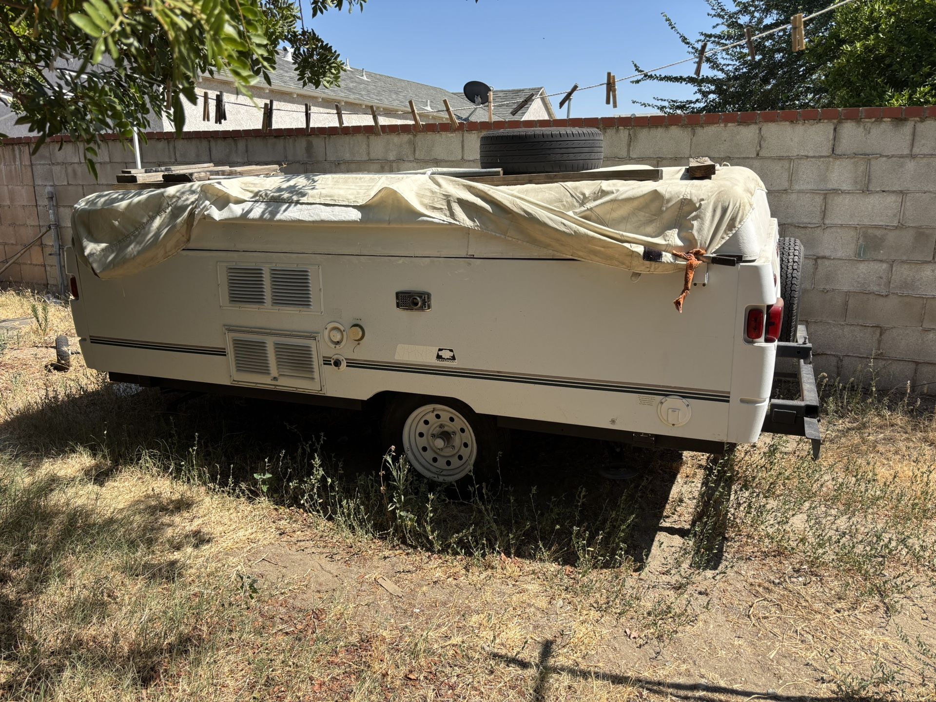 2000 Year Model COLEMAN CAMPING TRAILER 10 FOOT LONG