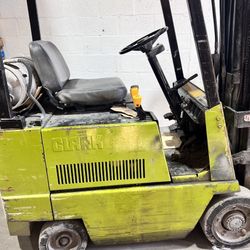 Forklift Clark 3000 Pounds For Sale