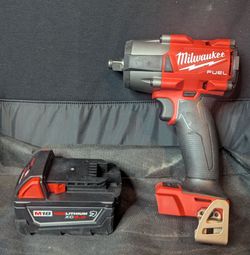 Milwaukee 1/2 Impact Wrench with battery