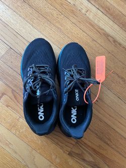 New ONKE Sports Running Shoes (40 size / 250mm) New ONKE sports running shoes Brand model: ONKE GM01 Size: EUR 40 / 25.0cm (US 7.5) Color: Cool black