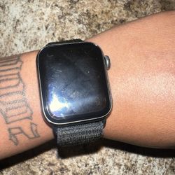 Pre Owned Apple Watch SE 1st Gen