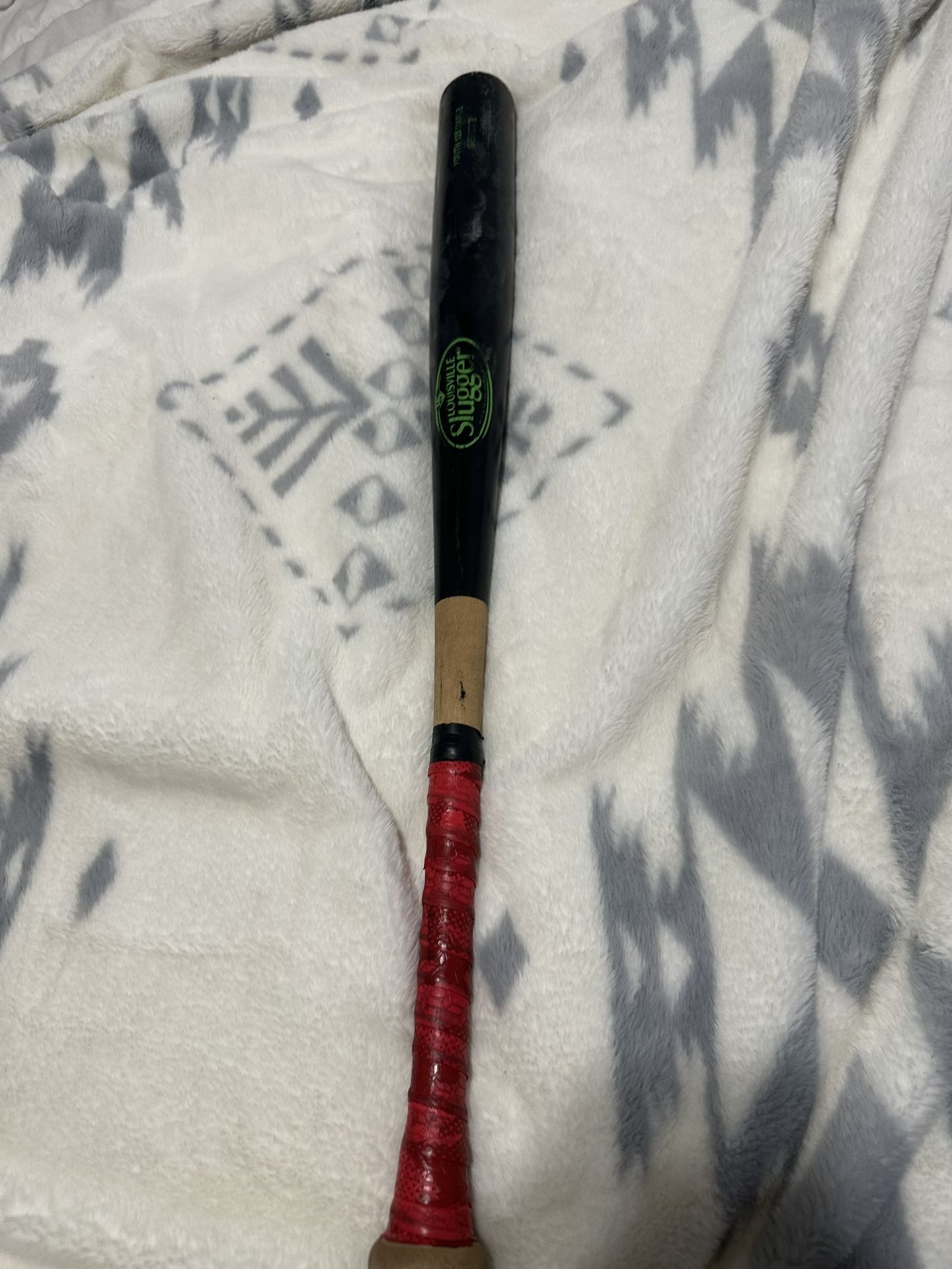 Cracked wood bat