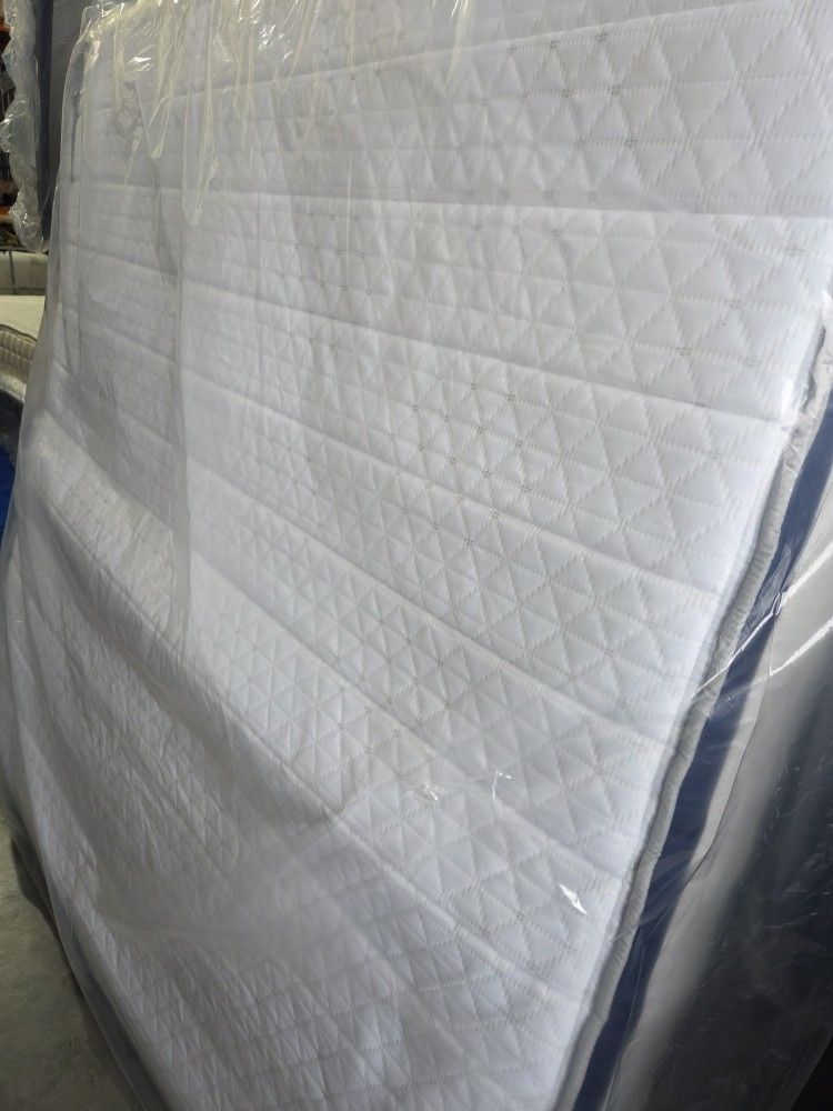 King Helix Midnight Mattress  - Like New