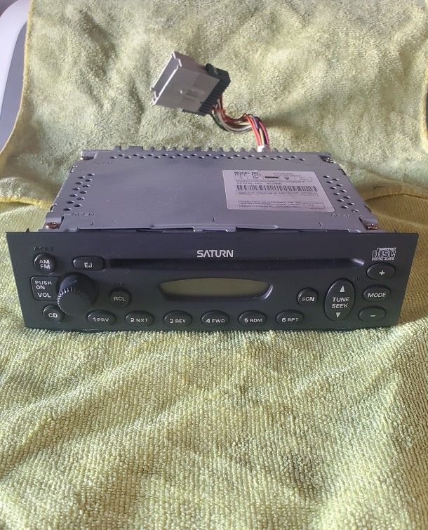 Saturn cd car stereo