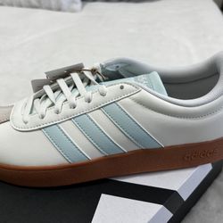 Brand New In Box Adidas Size 8 Women’s 