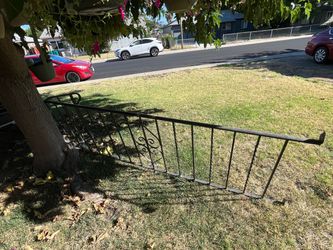 Un barandal de acero de 8’x30”h