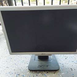 Two Acer 19 Inch Lcd Monitor