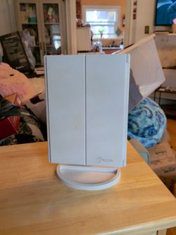 Portable vanity mirror with lights and various magnifications