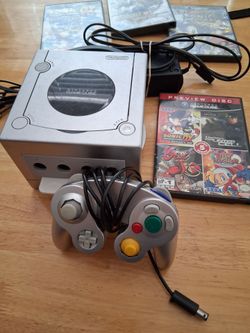 Nintendo Gamecube with 5 playable demos
