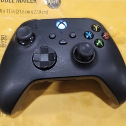 XBOX SERIES X/S  WIRELESS CONTROLLER 