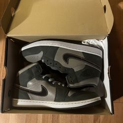 Air Jordan 1 Mid SE